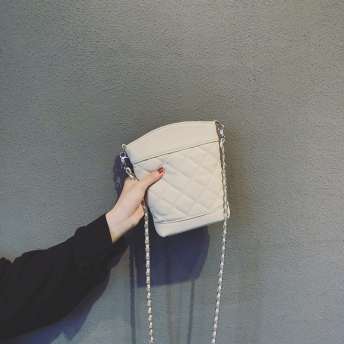 韓国風ファッションチェーン斜め掛け２色ショルダーバッグ