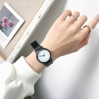 韓国の人気爆発ファッションカジュアルシンプルミニマリズム時計ラウンドベルト腕時計