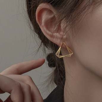 大人っぽい雰囲気 シンプル 三角形 幾何模様 人気商品再入荷 韓国ファッション ピアス