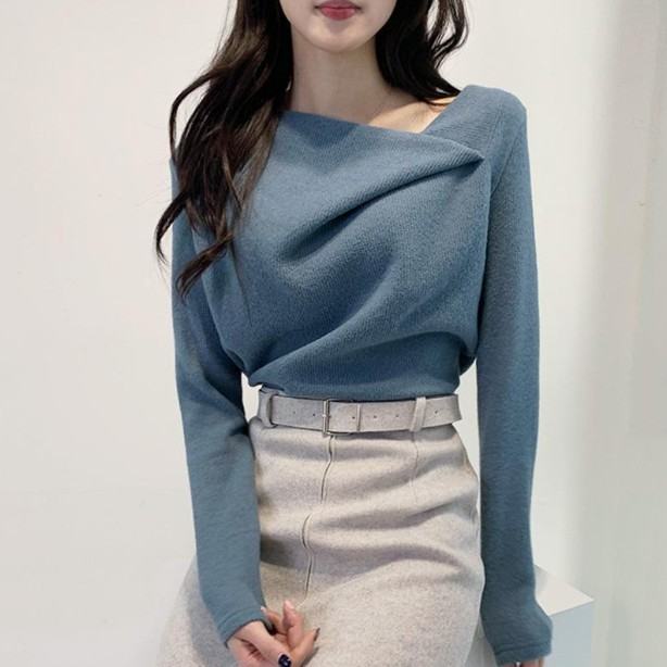 女っぽさが漂う  韓国系 無地 ギャザー 不規則 小顔効果 ニット·セーター